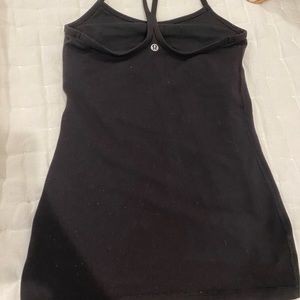 black lululemon tank with built in bra
